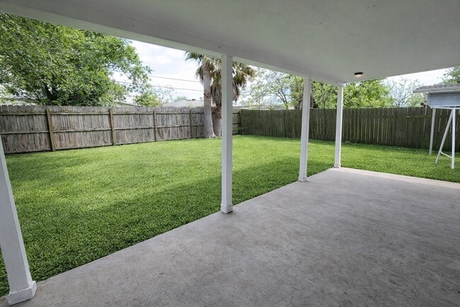 Building Photo - 2118 17th Ave N