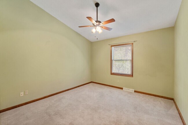 Building Photo - Lake Monticello Rental 3Bed/3Bath House