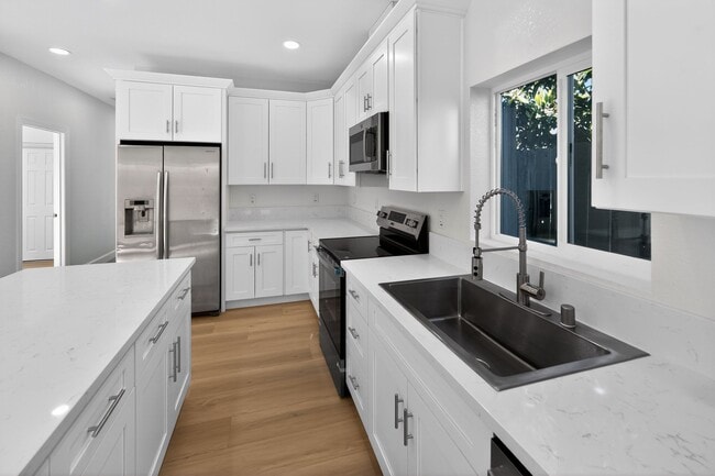 Building Photo - 8090 Flanders Dr