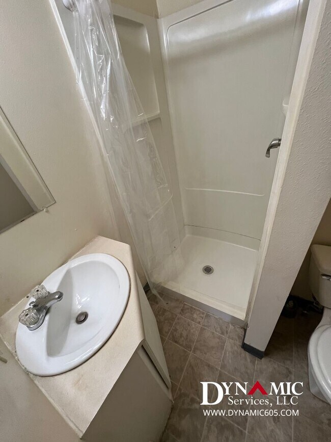 Building Photo - 403 S Wayland Ave