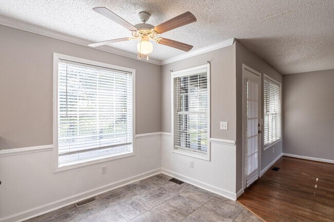 Building Photo - 509 Holly Ridge Ln