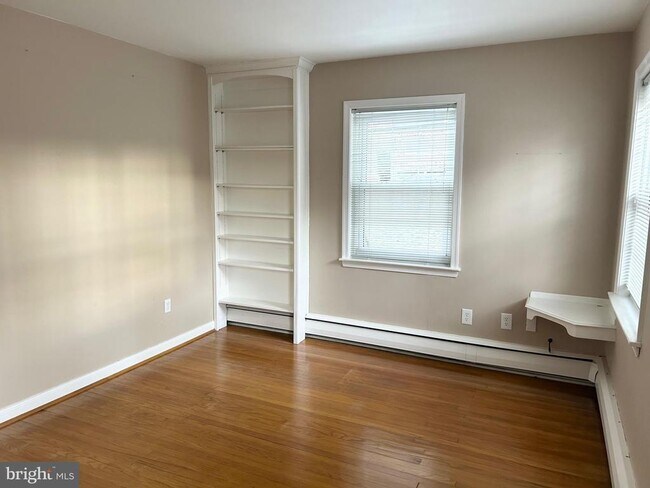 Building Photo - 1223 Drexel Ave