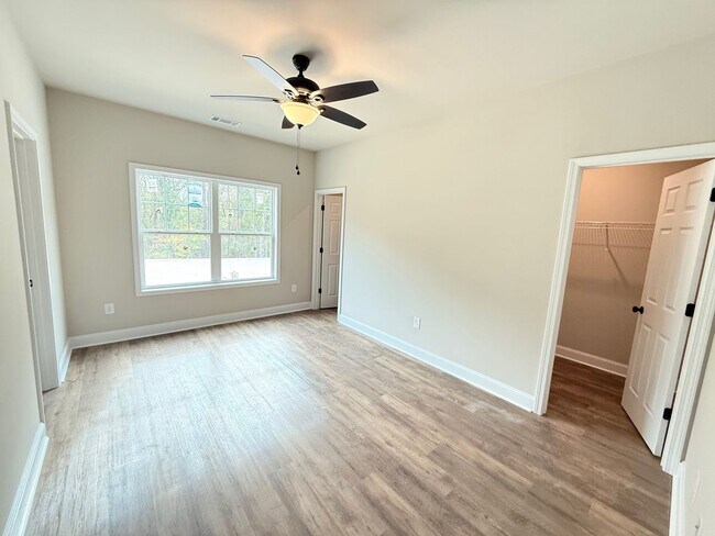 Building Photo - 4 Bedroom/4 Bath House off of Will Hunter Road! Pre-leasing Now!