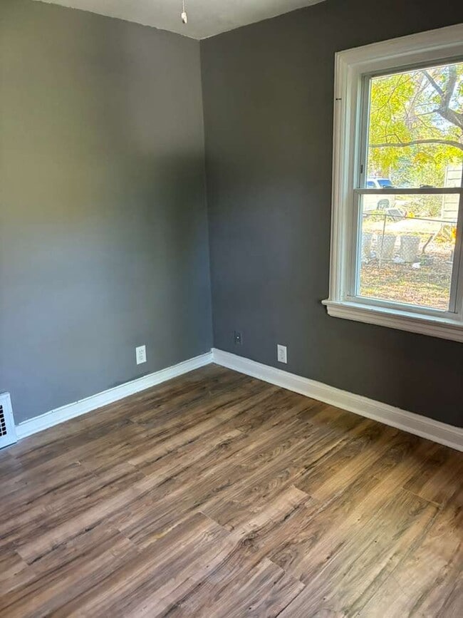 Building Photo - 5112 Edith Ave