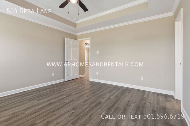 Building Photo - 504 Reba Ln