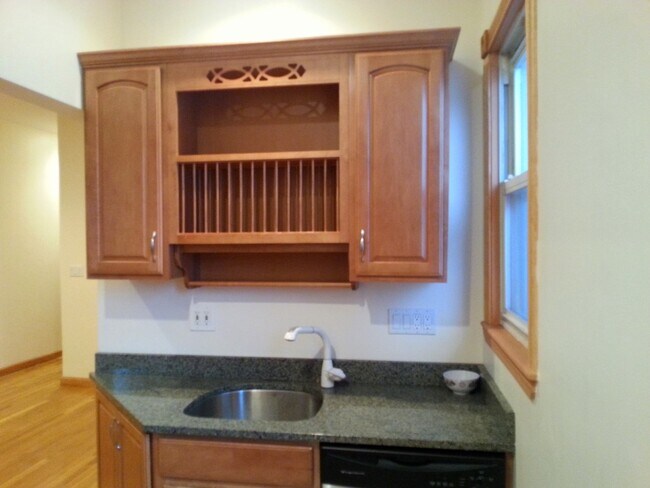 Building Photo - 44 Highland Ave