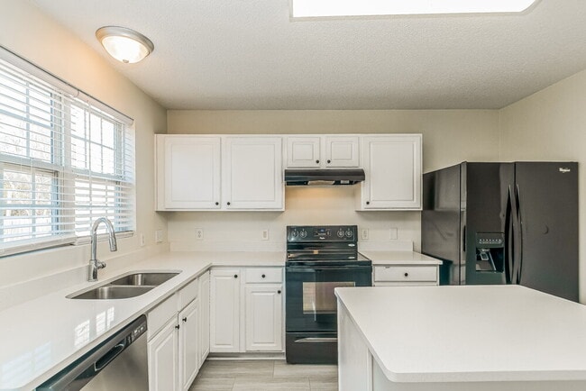 Building Photo - 225 Honeywell Way