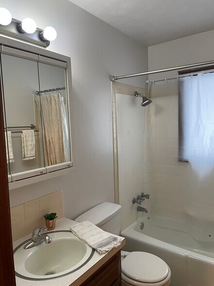 Building Photo - 2107 Judson Ct
