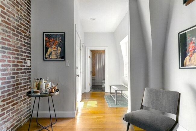 Building Photo - 42 King St