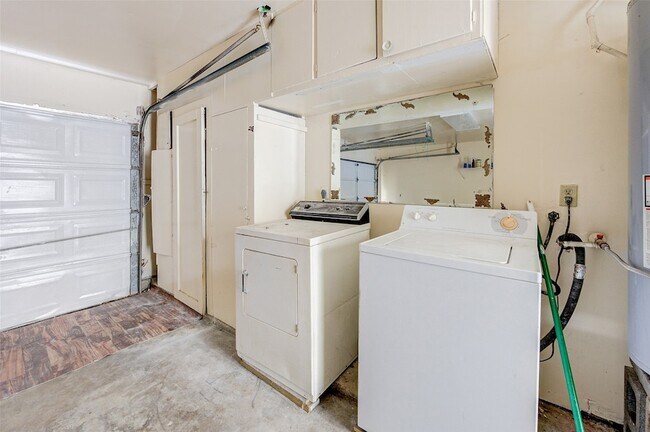 Building Photo - 7214 Mobud Dr
