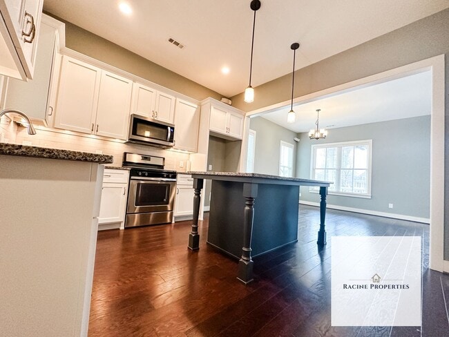 Building Photo - Property Available in the Very Popular -- ...