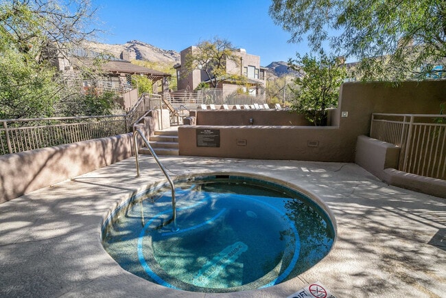 Building Photo - 6655 N Canyon Crest Dr