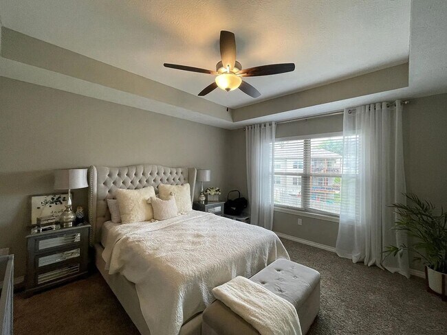 Building Photo - SPACIOUS OZARK HOME AVAILABLE AT A GREAT P...