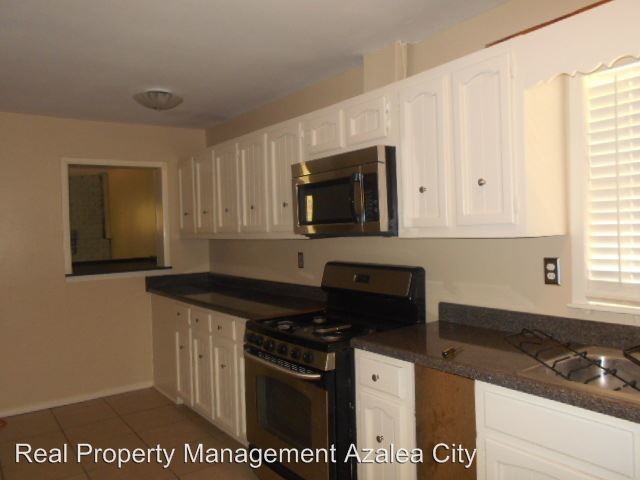 Building Photo - 3 br, 1.5 bath House - 605 Pineridge Place