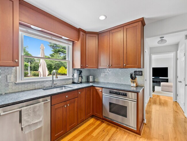 Building Photo - Your Dream Home Awaits!
