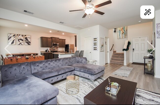 Building Photo - 305 Elm Patch Dr
