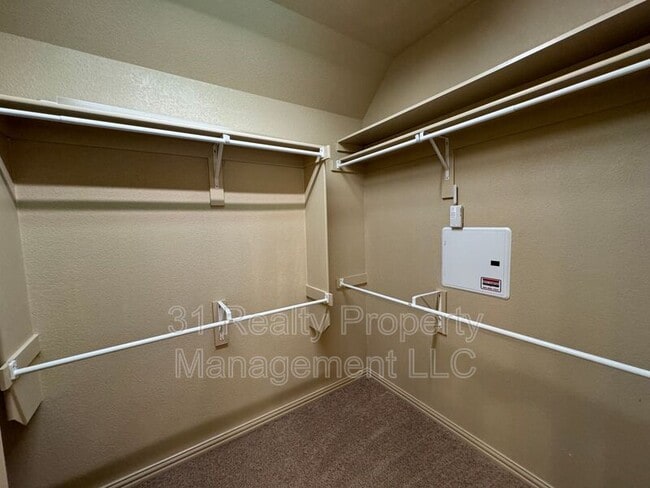 Building Photo - 1466 Cambridge Dr