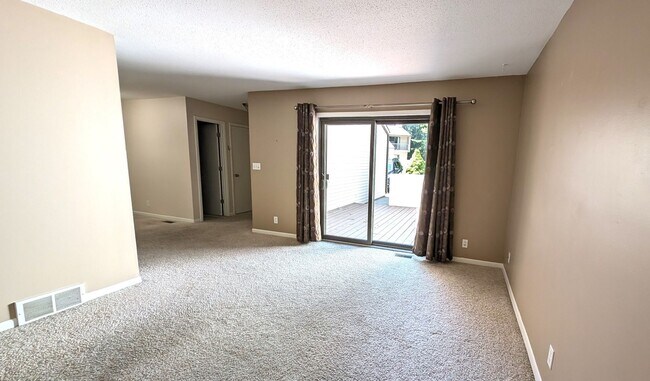 Building Photo - 17554 Parkwood Dr