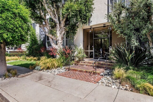 Main Entrance - 8163 Redlands St