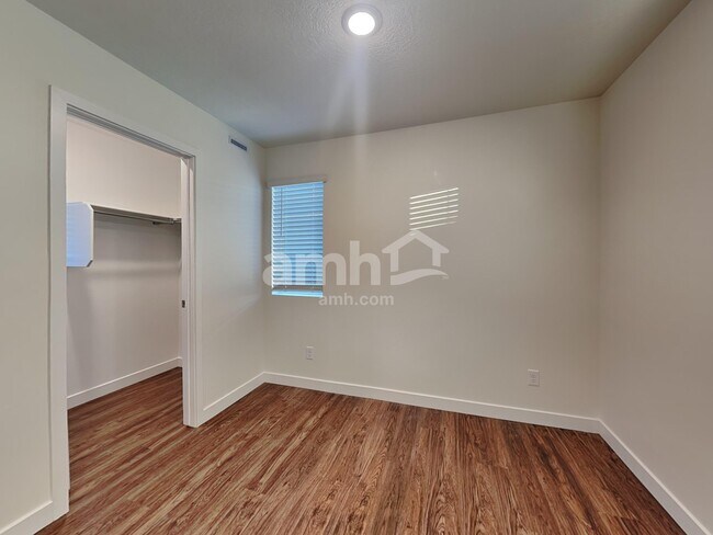 Building Photo - 8967 S John Annie Ln