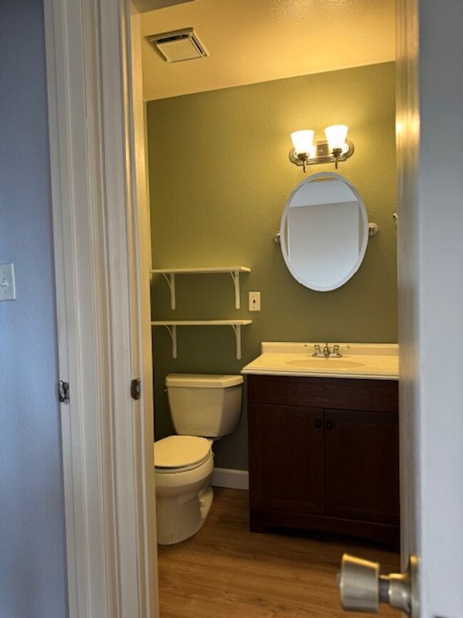 Building Photo - Cozy Pikes Peak Panorama 3BD/1.5BA Split-L...