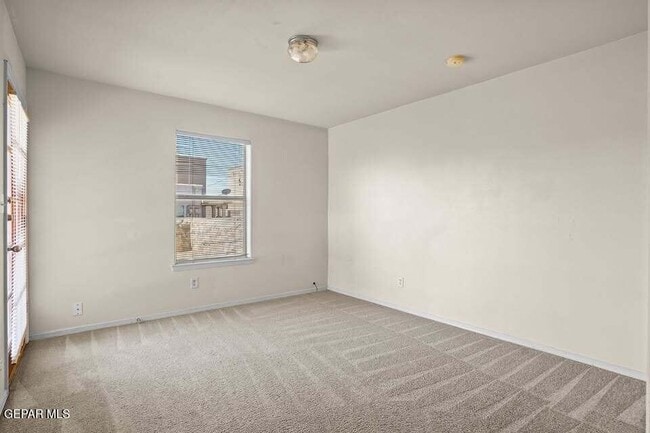 Building Photo - 5740 Saluki Dr