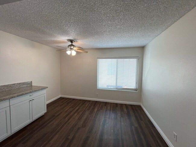 Building Photo - 2 bedroom 2 bathroom second level unit centrally located in the El Sol del Pueblo community.