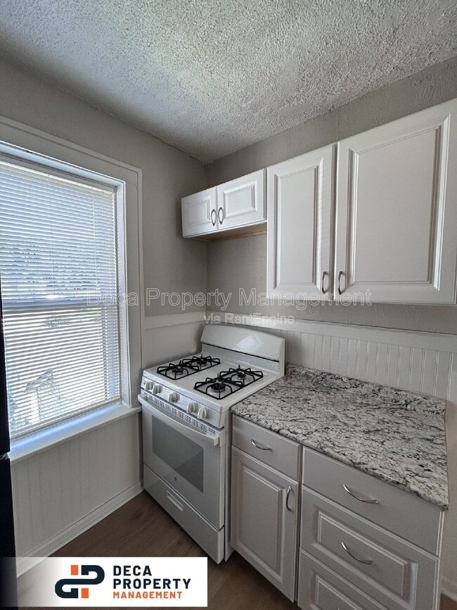 Building Photo - 4233 Ellenwood Avenue