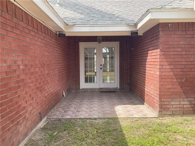 Building Photo - 4621 W Maple Ave
