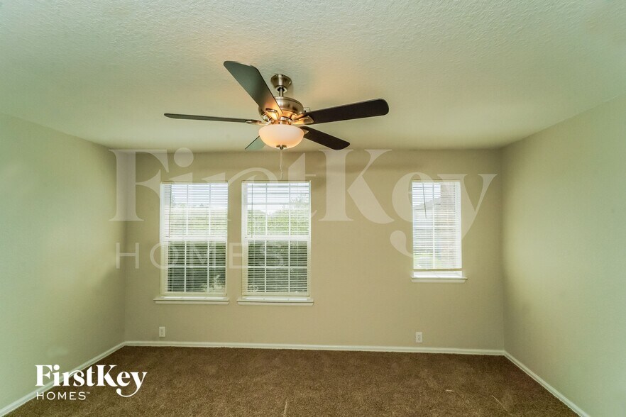 Building Photo - 3838 Sausalito Fern