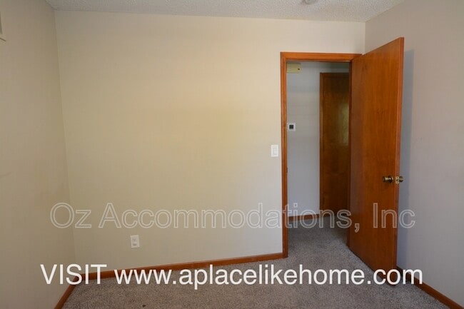 Building Photo - 8503 Sarah Ln