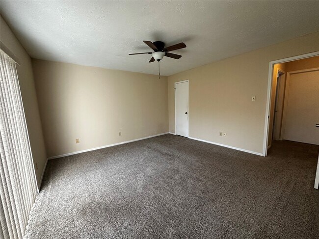 Building Photo - 22227 Deville Dr