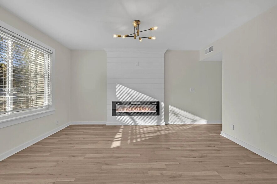 Living room - 4958 Edmondson Pike