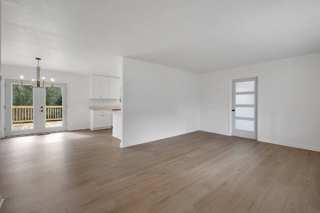 Building Photo - Freshly Remodeled 4 Bedroom 2 Bathroom Single Family Home.