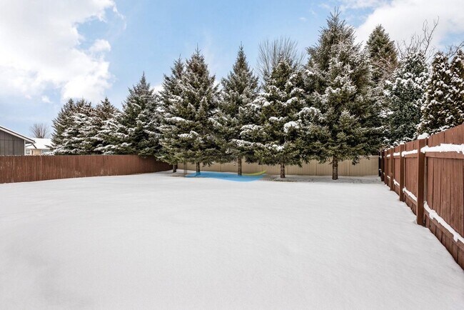Building Photo - Sweet 2 Bed 1 Bath House with a Fenced Yard in Post Falls!
