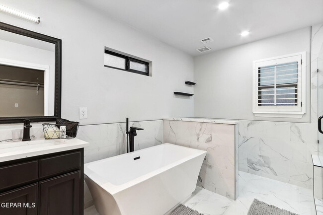 Building Photo - 14677 Spanish Point Dr