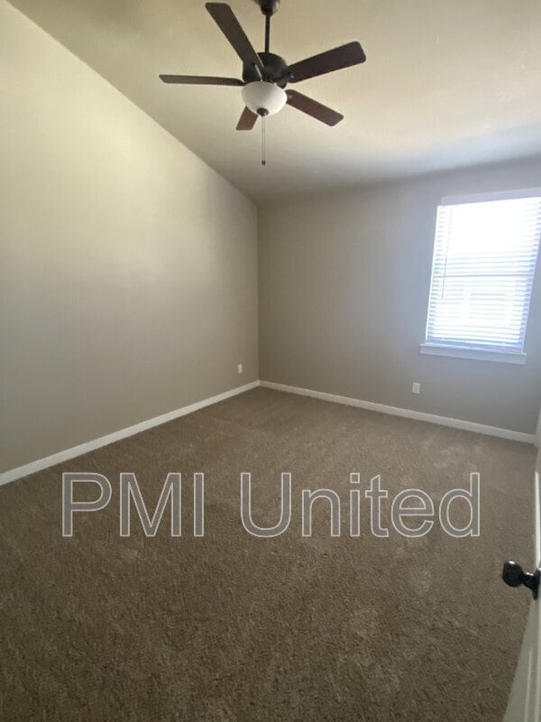 Building Photo - 655 Harvest Moon Dr