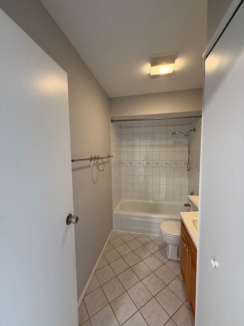 Building Photo - 744 W Gordon Terrace