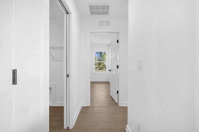 Building Photo - 706 S Brevard St