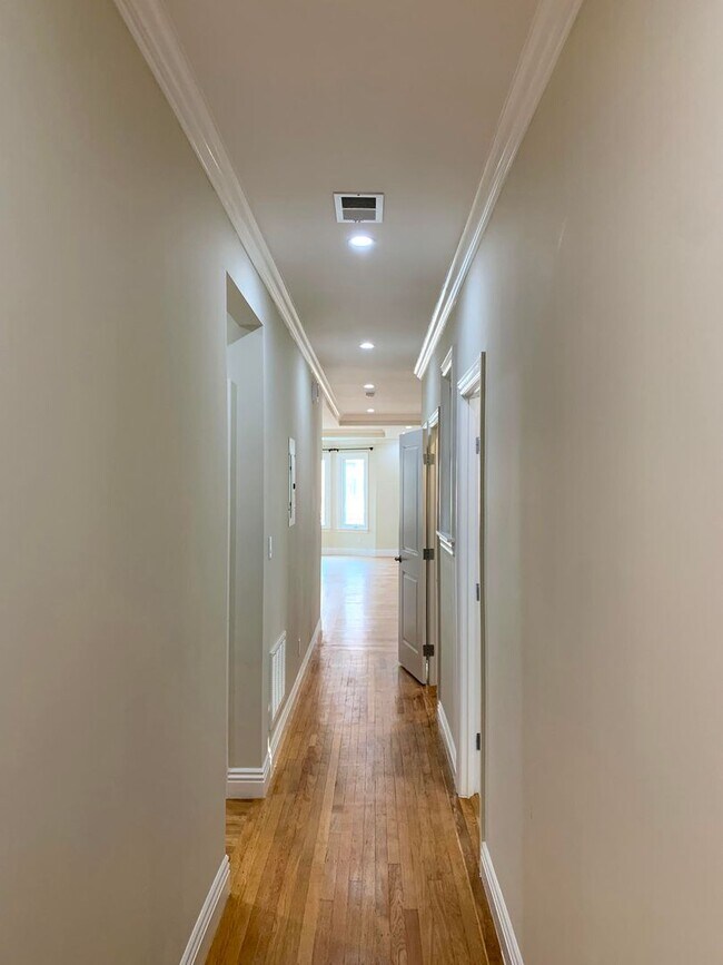 Building Photo - 423-425-425 11th Ave