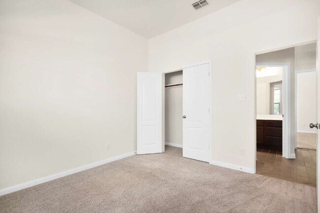 Building Photo - "Charming 3-Bedroom Oasis with 2 Baths in ...