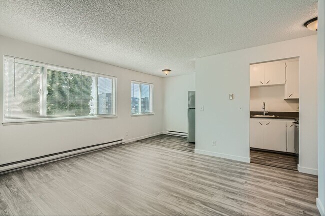 Building Photo - Renovated, Centrally Located 1 Bedroom in ...