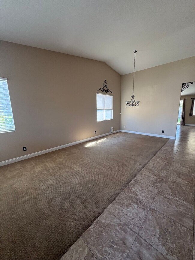Building Photo - 41196 Coolidge Cir