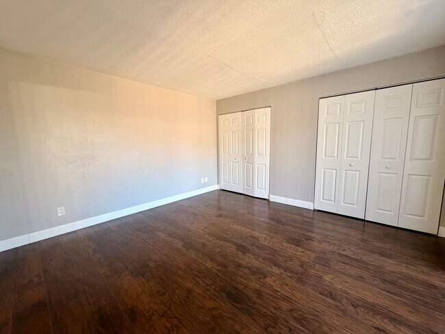 Building Photo - 21-24 Springwood Square