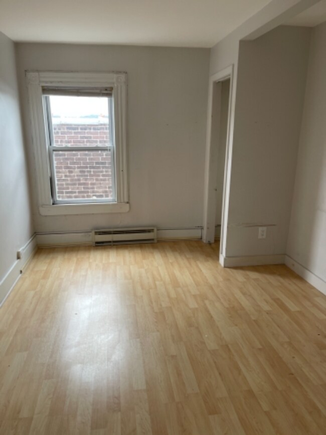 Building Photo - Newly Renovated East Rock Penthouse 2BR wi...