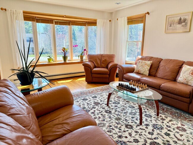 Building Photo - Meticulously Maintained 3BD/2.5BA Home in Quiet Westbrook Neighborhood!