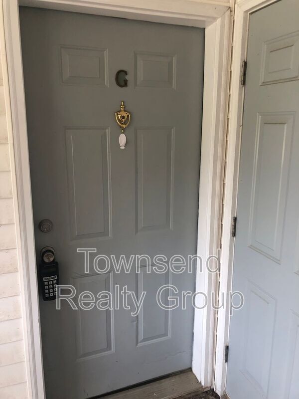 Building Photo - 1930 Gion St