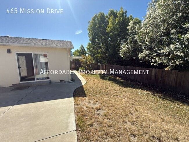 Building Photo - 465 Mission Dr
