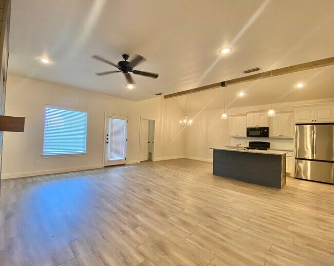 Building Photo - 1602 102nd