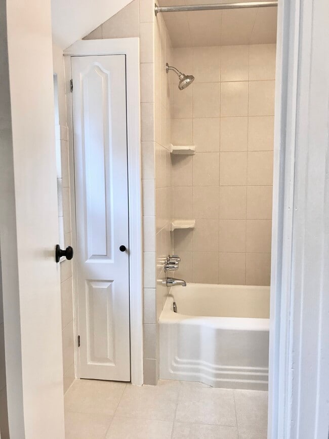 Building Photo - 400 Duquesne Dr